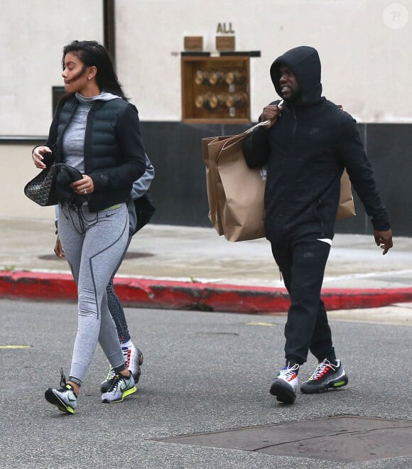 Exclusif - Kevin Hart fait du shopping avec ses fils Heaven et Hendrix et sa fiancée Eniko Parrish à Beverly Hills, le 7 avril 2016.