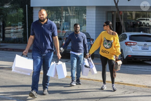 Exclusif - Kevin Hart fait du shopping avec sa femme Eniko Hart dans le quartier de West Hollywood à Los Angeles, le 12 novembre 2019