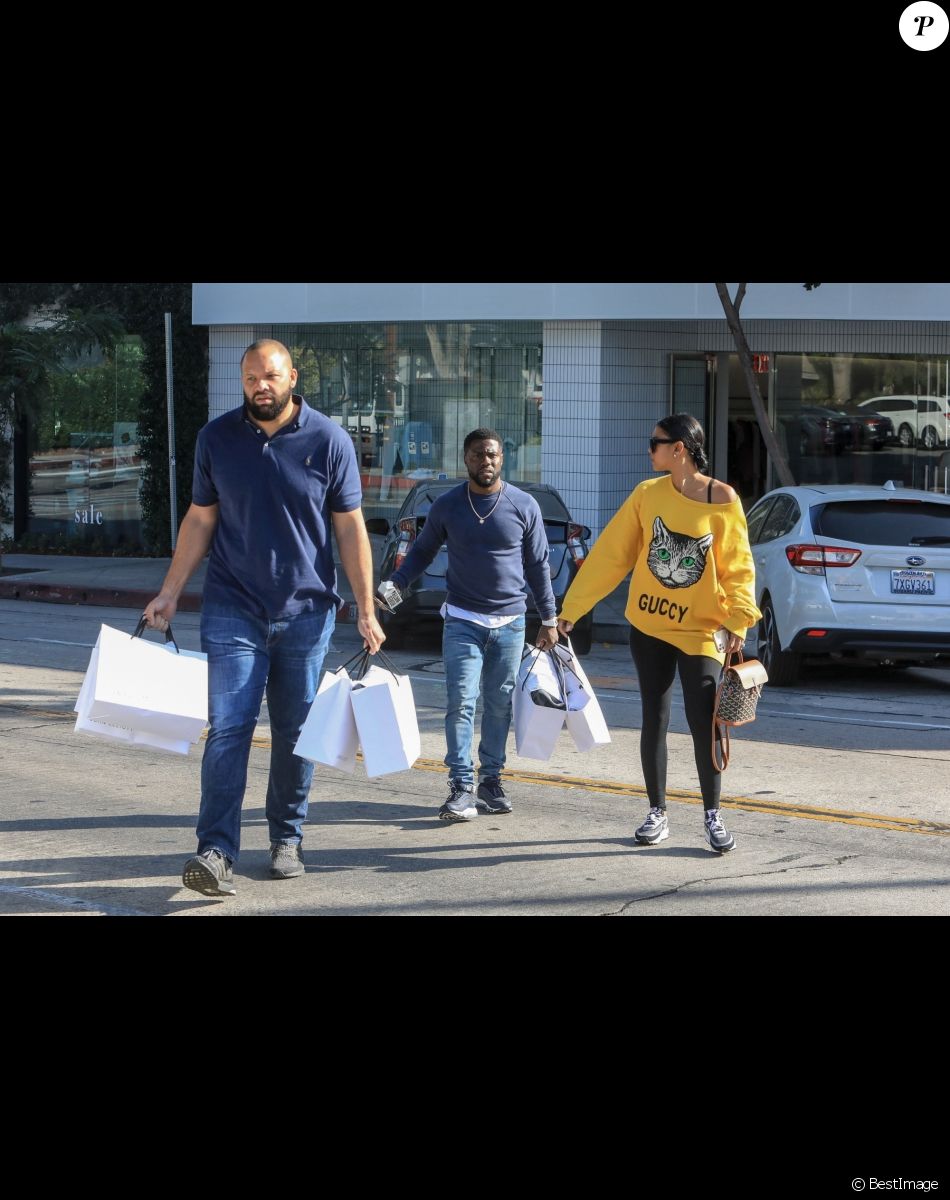 Exclusif - Kevin Hart fait du shopping avec sa femme Eniko Hart dans le quartier de West Hollywood à Los Angeles, le 12 novembre 2019