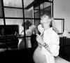 Anne-Sophie Mignaux-Kamar, enceinte, photographiée par India Weber à Paris le jeudi 11 février 2021.