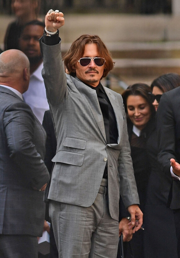 Johnny Depp la sortie de la Cour royale de justice à Londres le dernier jour du procès en diffamation contre le magazine The Sun Newspaper, le 28 juillet 2020. 