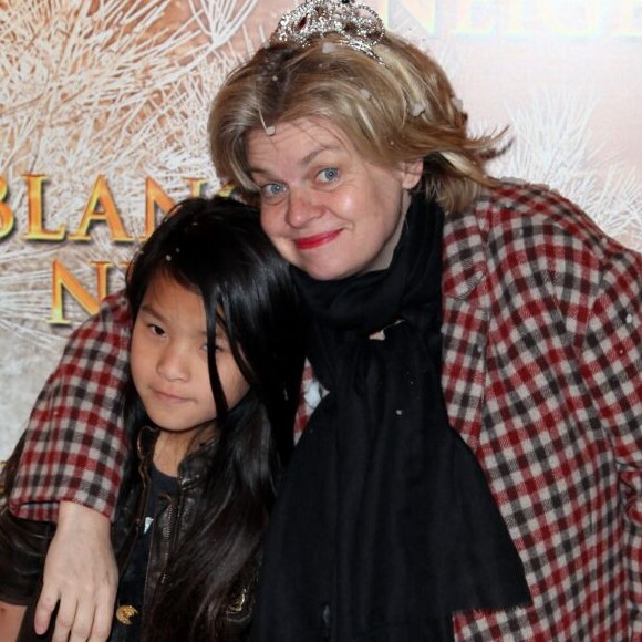 Isabelle Nanty et sa fille Tallulah lors de l'avant-première du film Blanche Neige à Paris au Gaumont Capucines le 31 mars 2012