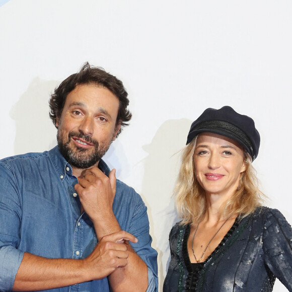 Bruno Salomone et Hélène de Fougerolles - Première de "Souviens Toi", 19e édition du Festival de la Fiction TV de la Rochelle. Le 13 septembre 2017. © Patrick Bernard/Bestimage