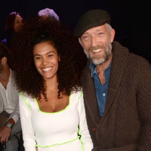 Vincent Cassel et sa femme Tina Kunakey - People lors du "Etam Live Show" aux Beaux-Arts à Paris. © Rachid Bellak/Bestimage 