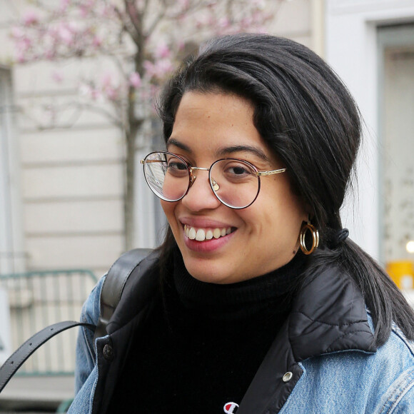 Exclusif - Melha Bedia, la soeur de Ramzy, arrive aux studios de la radio RTL à Paris le 12 mars 2020. © Panoramic / Bestimage 