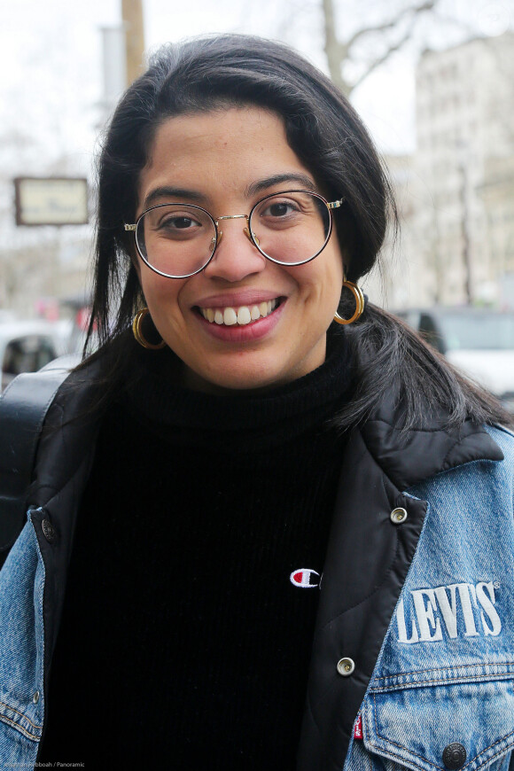 Exclusif - Melha Bedia, la soeur de Ramzy, arrive aux studios de la radio RTL à Paris le 12 mars 2020. © Panoramic / Bestimage 