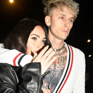 Exclusif - Machine Gun Kelly (MGK) et sa compagne Megan Fox rentrent à leur hôtel après l'émission "Saturday Night Live" à New York.