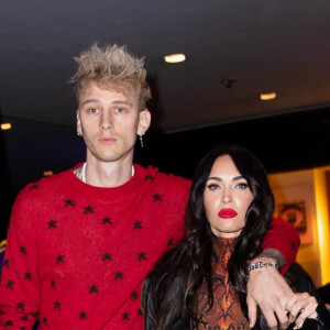 Exclusif - Machine Gun Kelly et sa compagne Megan Fox se rendent à l'émission SNL à New York le 30 janvier 2021. Machine Gun Kelly en a profité pour porter sa compagne dans ses bras en arrivant dans le Rockfeller Center.