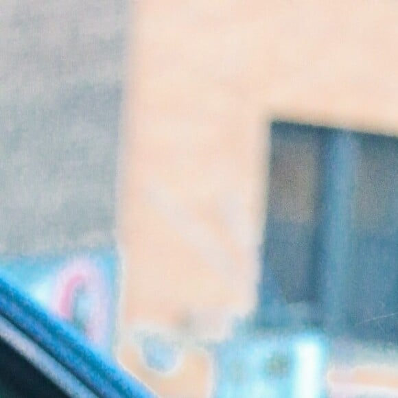 Megan Fox porte une imposante bague à son annulaire gauche : fiançailles en cours avec son compagnon MGK le 28 janvier 2021.