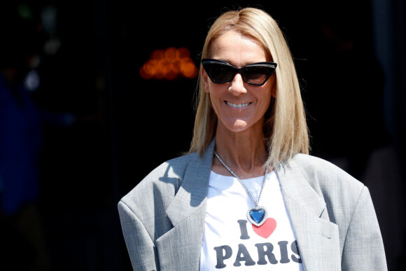 Celine Dion à la sortie de l'hôtel de Crillon à Paris pendant la fashion week Haute-Couture automne-hiver 2019/2020 le 3 juillet 2019.