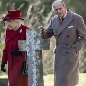 La reine Elisabeth II d'Angleterre et le prince Philip, duc d'Edimbourg se rendent à la messe à l'église Saint-Mary près de Sandringham. 