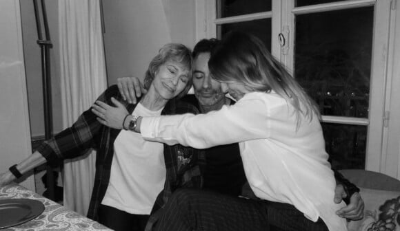 Anthony Delon, sa mère Nathalie Delon et sa fiancée Sveva Alviti, sur Instagram le 22 janvier 2021.