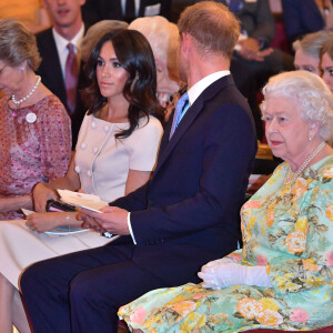 Meghan Markle, duchesse de Sussex, le prince Harry, duc de Sussex, la reine Elisabeth II d'Angleterre - Personnalités à la cérémonie "Queen's Young Leaders Awards" au palais de Buckingham à Londres le 26 juin 2018. 