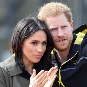 Le Prince Harry et Meghan ont décidé de boycotter quatre tabloïds britanniques - Le prince Harry et sa fiancée Meghan Markle lors d'une rencontre avec des athlètes des Invictus Games à l'université de Bath le 6 avril 2018. 