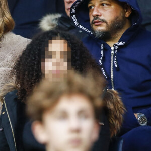 Vitaa et son mari Hicham Bendaoud dans les tribunes du match de Ligue 1 Conforama PSG 5-0 Montpellier au Parc des Princes à Paris le 1 février 2020 © Gwendoline Le Goff / Panoramic / Bestimage 