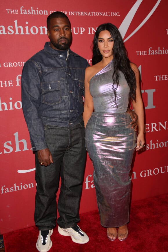 Kanye West et Kim Kardashian au photocall de la soirée "2019 Fashion Group International Night of Stars Gala" à New York.© Sonia Moskowitz-Globe Photos via Zuma Press/Bestimage