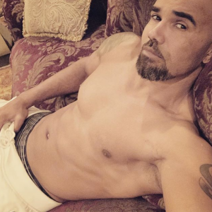 Shemar Moore, à l'affiche de la série "S.W.A.T" (TF1), dévoile ses abdos sur Instagram.