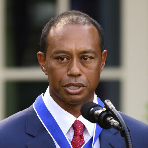 Tiger Woods reçoit t la médaille présidentielle de la liberté au Rose Garden de la Maison Blanche à Washington, DC le 6 mai 2019.