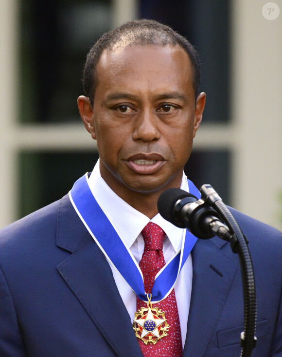 Tiger Woods reçoit t la médaille présidentielle de la liberté au Rose Garden de la Maison Blanche à Washington, DC le 6 mai 2019.