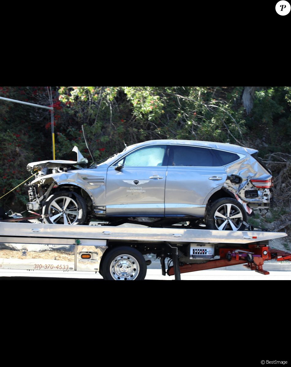 Illustration de la voiture SUV de Tiger Woods après l'accident