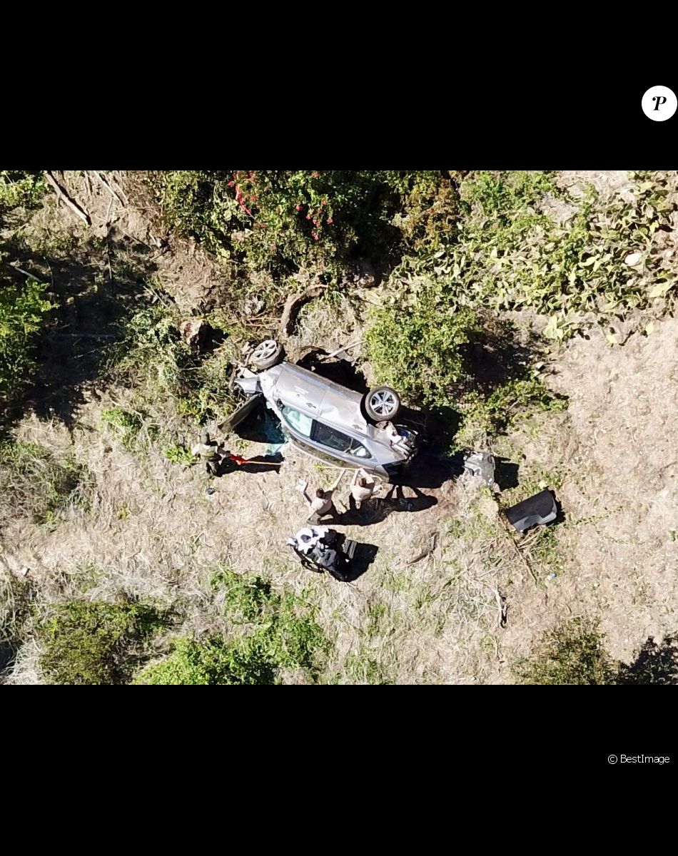 Illustration de la voiture SUV de Tiger Woods après l'accident