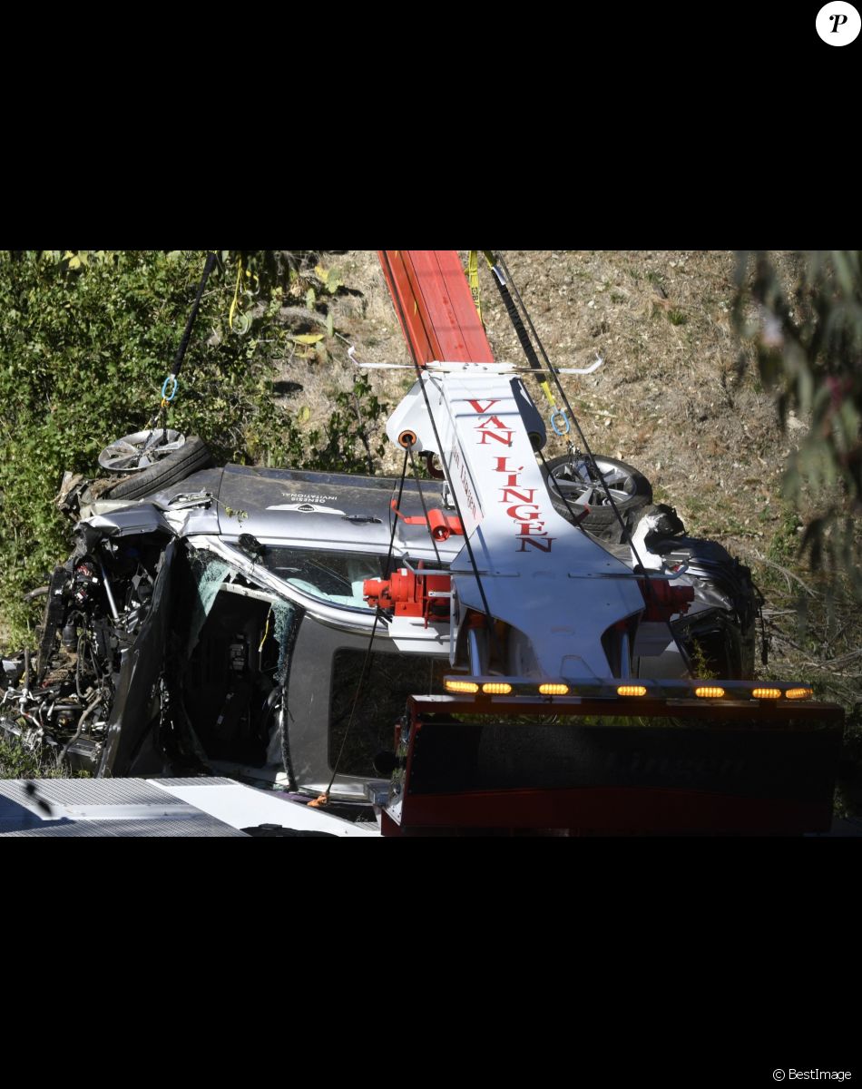 Illustration de la voiture SUV de Tiger Woods après l'accident