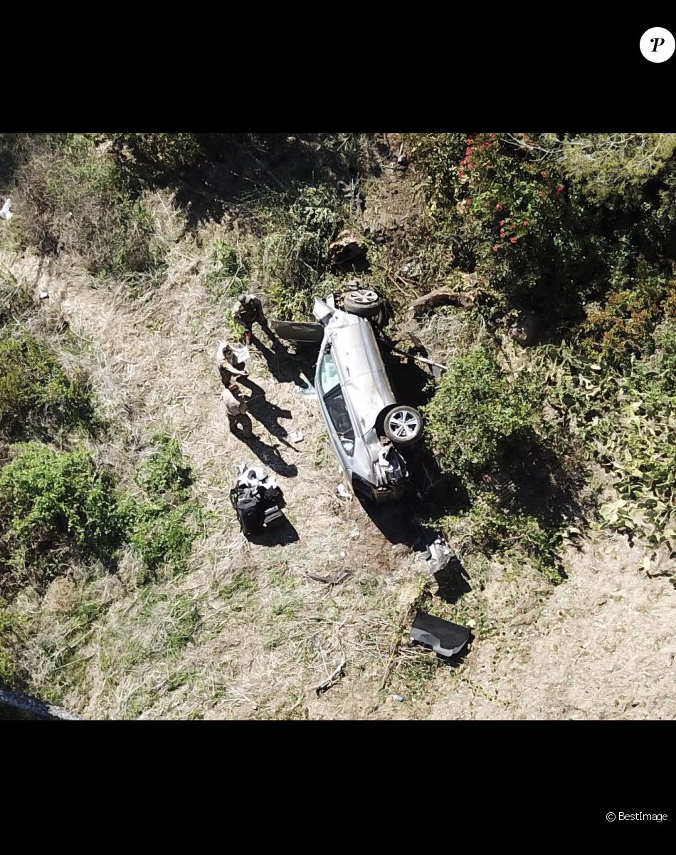 Illustration de la voiture SUV de Tiger Woods après l'accident