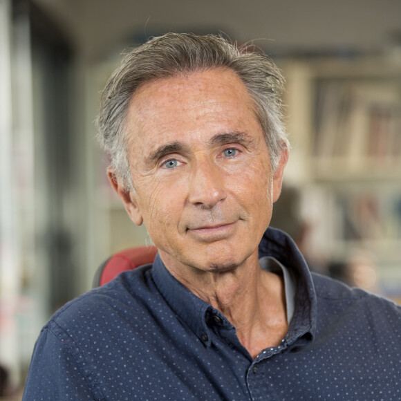 Exclusif - A Issy les Moulineaux, Thierry Lhermitte, chroniqueur pour "Le Magazine de la Santé" sur France 5 sur le plateau de l'émission le 15 septembre 2015.