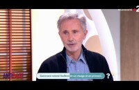 Thierry Lhermitte évoque sa maladie, la prosopagnosie, sur le plateau d'Antidode sur France 2. 