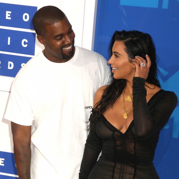 Kanye West aurait tenté de vendre des bijoux qu'il avait achetés pour Kim Kardashian quelques jours avant qu'elle ne demande le divorce. © Nancy Kaszerman / Zuma Press / Bestimage