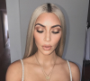 Kim Kardashian porte deux colliers Yeezy en 2017.