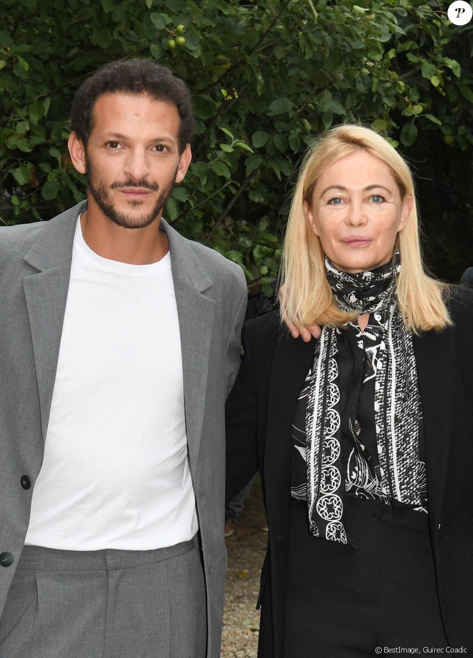 Vincent Dedienne et Emmanuelle Béart - Photocall du film "L'Etreinte" - Festival du film Francophone d'Angoulême 2020 le 30 Août 2020. © Guirec Coadic / Bestimage