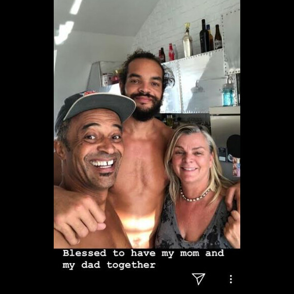Joakim Noah entouré de ses parents Yannick Noah et Cecilia Rodhe à New York, septembre 2019.