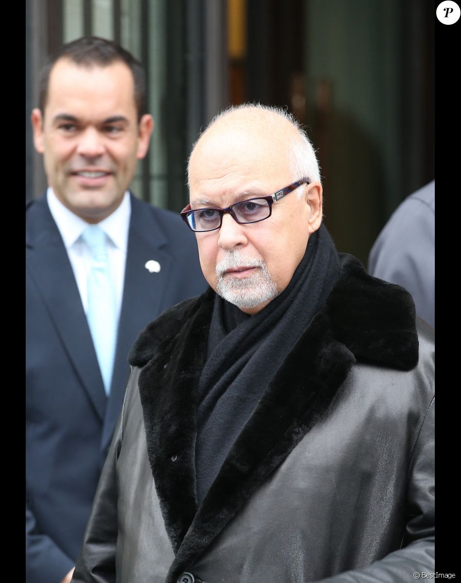 René Angélil quitte l'hôtel Royal Monceau, à Paris pour se rendre à Anvers. Le 22 novembre 2013