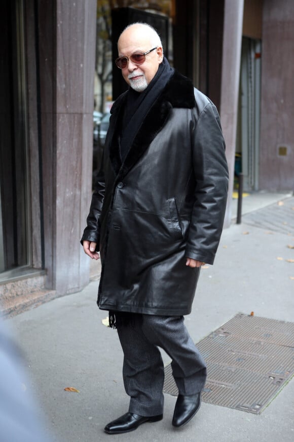 René Angélil est allé faire un peu de shopping avenue George V avant de se rendre chez Delacre pour une séance coiffure. Paris, le 20 novembre 2013 