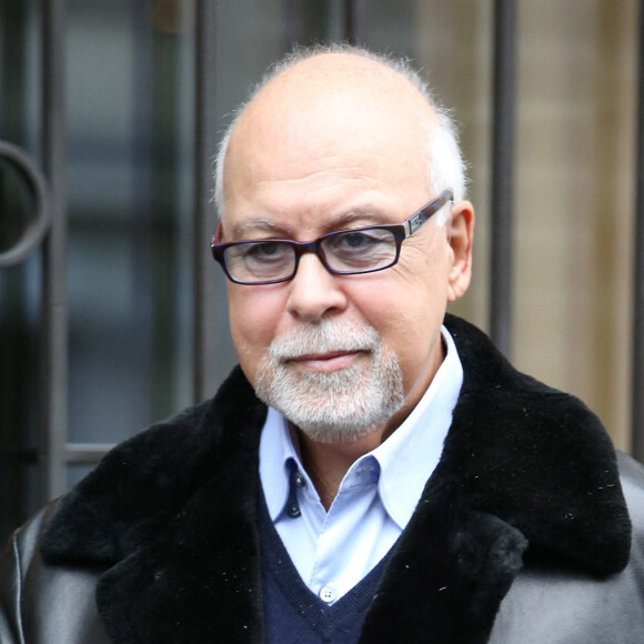 René Angélil sort de son hôtel parisien. Le 12 novembre 2013 