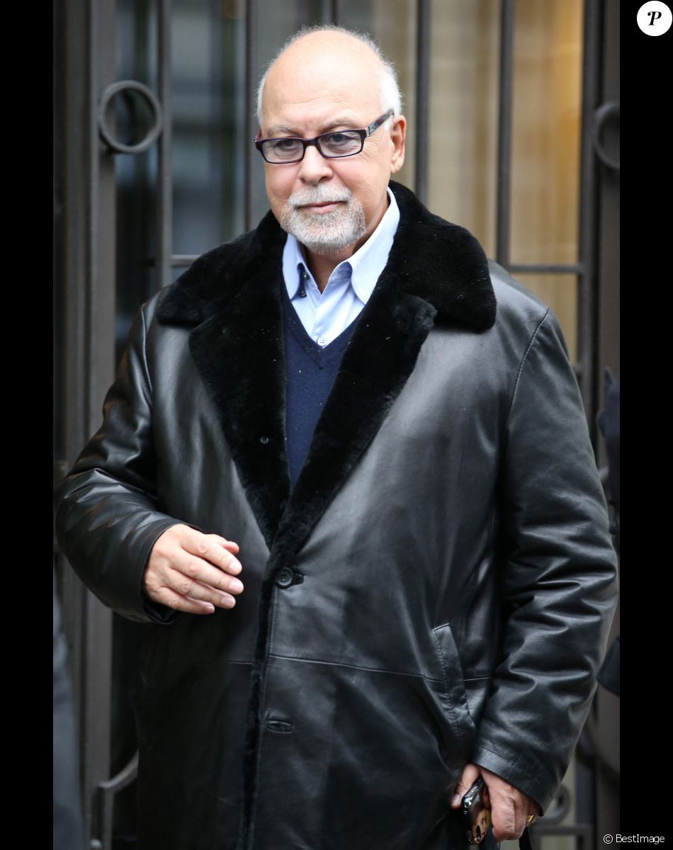 René Angélil sort de son hôtel parisien. Le 12 novembre 2013