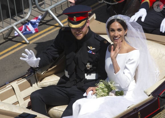 Le prince Harry, duc de Sussex, et Meghan Markle, duchesse de Sussex, en calèche au château de Windsor après la cérémonie de leur mariage au château de Windsor, Royaume Uni, le 19 mai 2018.