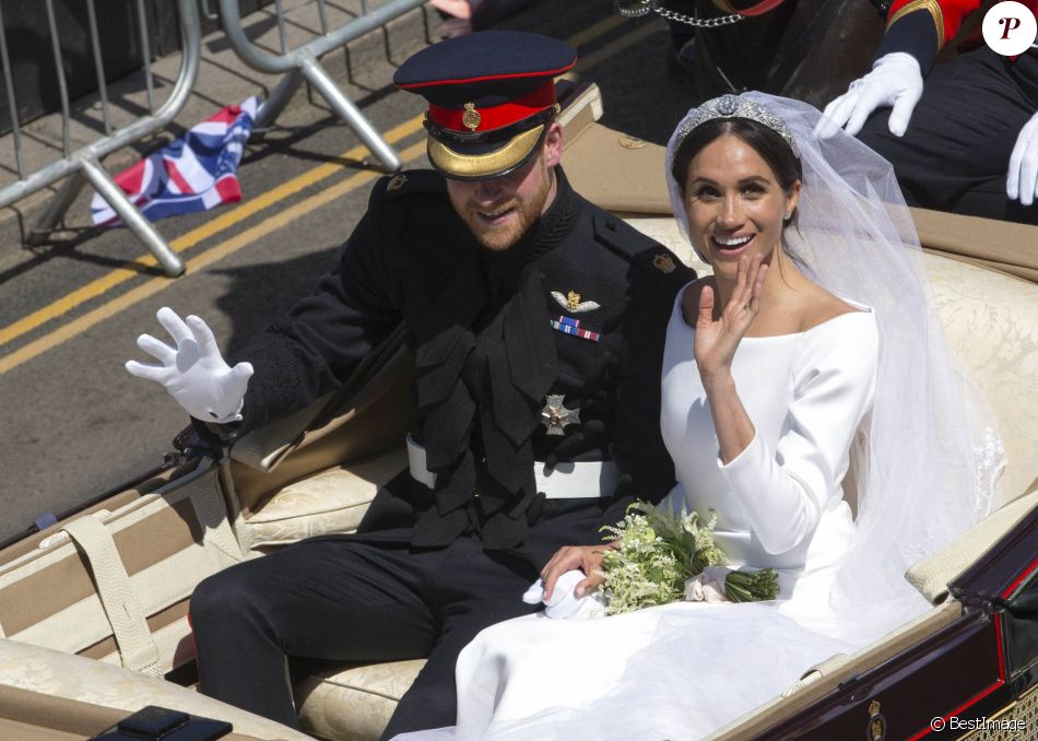 Le prince Harry, duc de Sussex, et Meghan Markle, duchesse de Sussex, en calèche au château de Windsor après la cérémonie de leur mariage au château de Windsor, Royaume Uni, le 19 mai 2018.