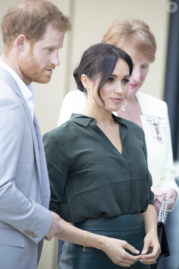 Le prince Harry, duc de Sussex, et Meghan Markle, duchesse de Sussex, inaugurent l'université technologique à Bognor Regis. C'est leur première visite dans le comté de Sussex depuis leur mariage célébré cinq mois auparavant.