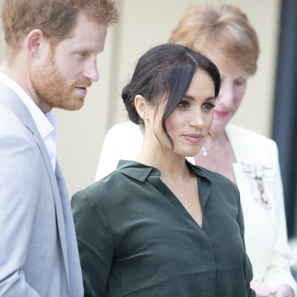 Le prince Harry, duc de Sussex, et Meghan Markle, duchesse de Sussex, inaugurent l'université technologique à Bognor Regis. C'est leur première visite dans le comté de Sussex depuis leur mariage célébré cinq mois auparavant.