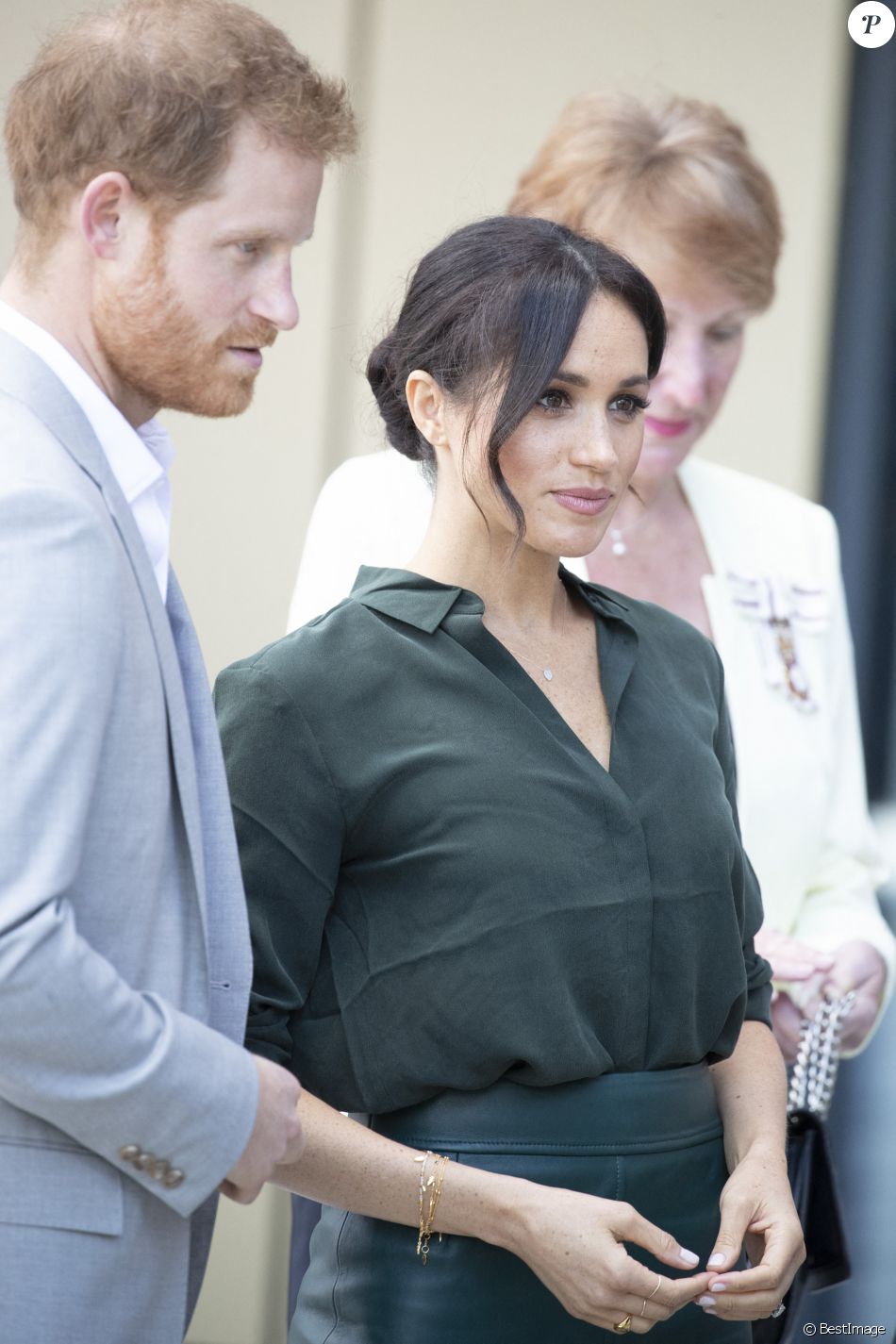 Le prince Harry, duc de Sussex, et Meghan Markle, duchesse de Sussex, inaugurent l'université technologique à Bognor Regis. C'est leur première visite dans le comté de Sussex depuis leur mariage célébré cinq mois auparavant.