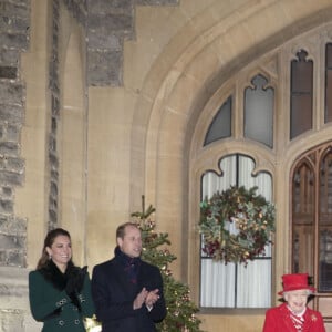 Catherine Kate Middleton, duchesse de Cambridge, le prince William, duc de Cambridge, la reine Elisabeth II d'Angleterre, le prince Charles, prince de Galles, Camilla Parker Bowles, duchesse de Cornouailles - La famille royale se réunit devant le chateau de Windsor pour remercier les membres de l'Armée du Salut et tous les bénévoles qui apportent leur soutien pendant l'épidémie de coronavirus (COVID-19) et à Noël le 8 décembre 2020.