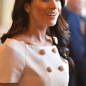 Meghan Markle, duchesse de Sussex - Personnalités à la cérémonie "Queen's Young Leaders Awards" au palais de Buckingham à Londres le 26 juin 2018.