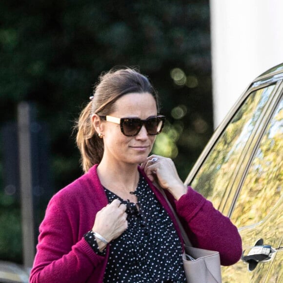 Exclusif - Pippa Middleton enceinte va faire ses courses dans les rues de Londres le 9 octobre 2018.