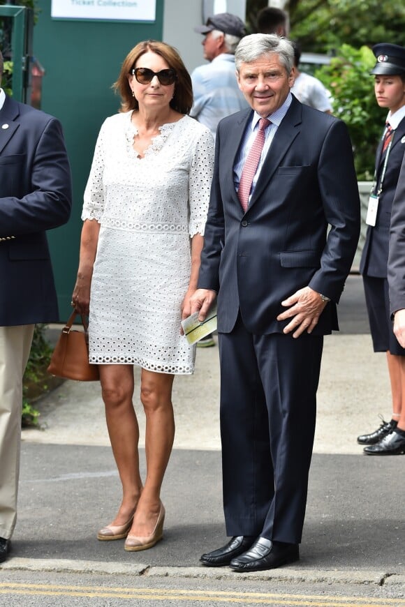 Carole et Michael Middleton à leur arrivée au tournoi de Wimbledon le 4 juillet 2018 pour le match de Roger Federer contre Lukas Lacko.