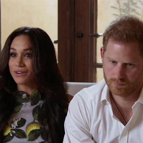 Le prince Harry et Meghan Markle (Robe Oscar de la Renta), duc et duchesse de Sussex, font leur première apparition en podcast sur Spotify depuis l'annonce de la deuxième grossesse de Meghan le 22 février 2021.