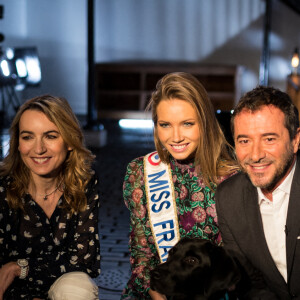 Miss France 2021 Amandine Petit, Bernard Montiel et Laetitia Barlerin lors de l'enregistrement de l'émission "Animaux Stars" présentée par Bernard Montiel qui sera diffusée le 6 mars 2021 à 17h30, à Paris, France, le 2 février 2021. © Tiziano Da Silva/Bestimage 