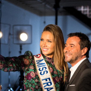 Miss France 2021 Amandine Petit et Bernard Montiel lors de l'enregistrement de l'émission "Animaux Stars" présentée par Bernard Montiel qui sera diffusée le 6 mars 2021 à 17h30, à Paris, France, le 2 février 2021. © Tiziano Da Silva/Bestimage 