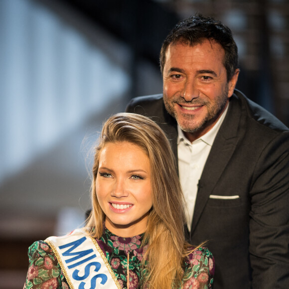 Miss France 2021 Amandine Petit et Bernard Montiel lors de l'enregistrement de l'émission "Animaux Stars" présentée par Bernard Montiel qui sera diffusée le 6 mars 2021 à 17h30, à Paris, France, le 2 février 2021. © Tiziano Da Silva/Bestimage 